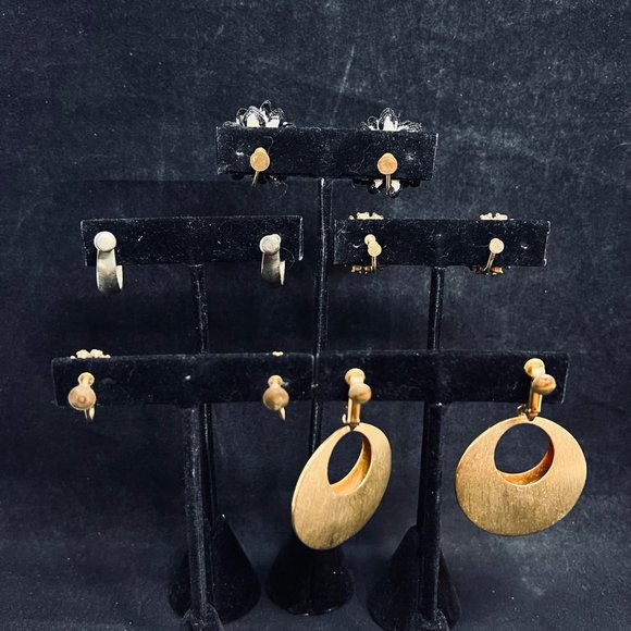 Lot of 5 Gold Tone Screw Back Earrings (4826) - Picture 8 of 8